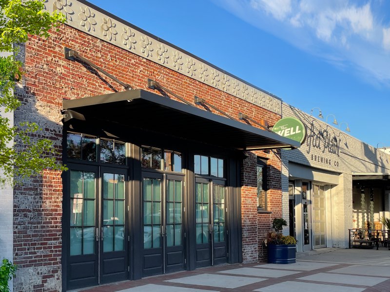 Architect designs Florida lounge themed bar in historic downtown Pensacola.